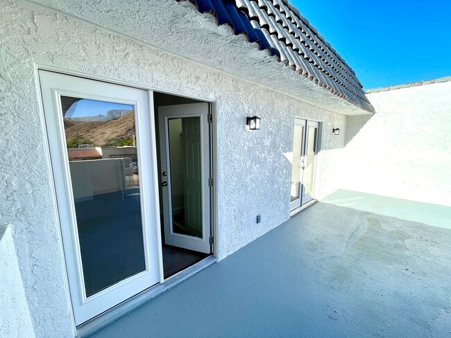 Building Photo - Gorgeous 2-Story Home with Golf Course Views and Modern Amenities!