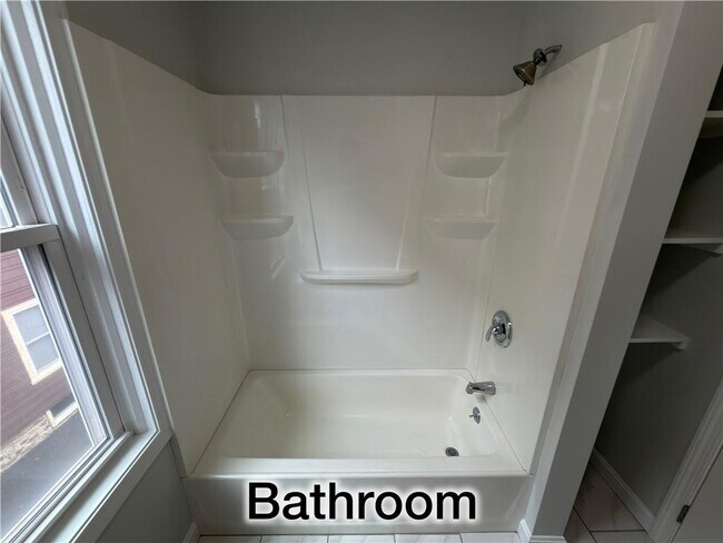 Building Photo - 38 Rebekah St