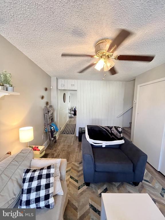 Building Photo - 125 Maple St