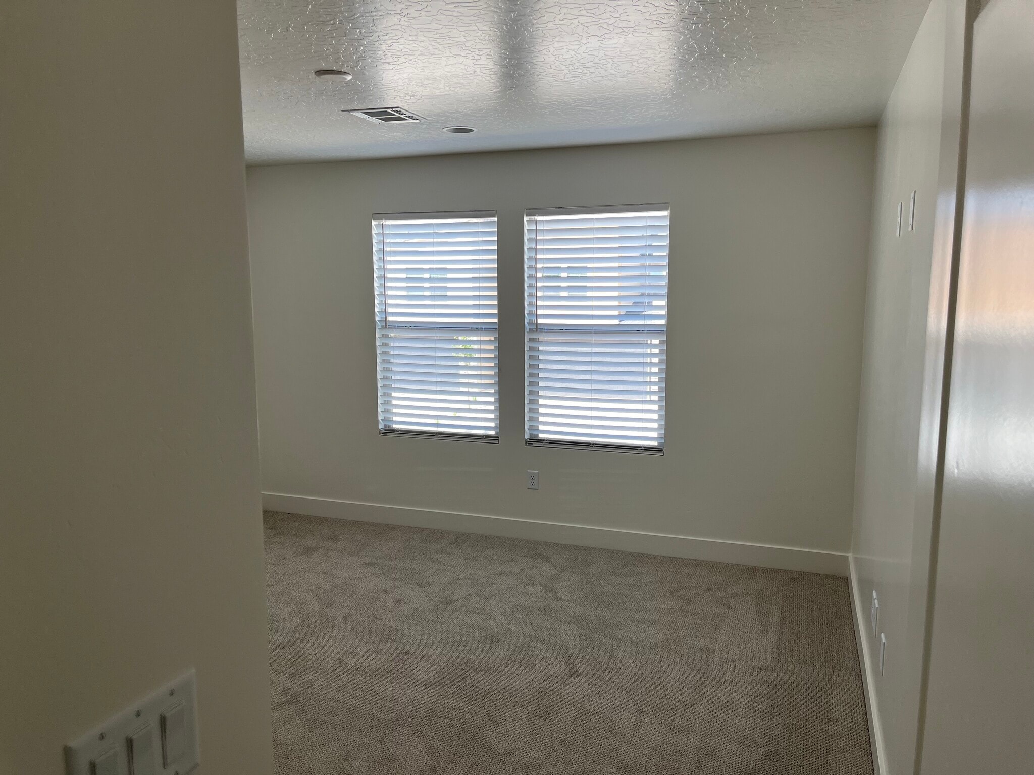 Master bedroom - 5643 S Duel Ln