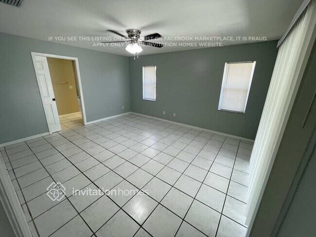 Building Photo - 4228 SW 15th Pl