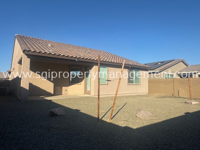 Building Photo - 16949 W Evergreen Rd