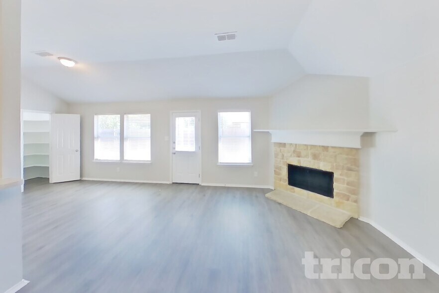 Building Photo - 1584 Sandhurst Dr