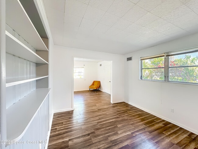 Building Photo - 1706 Cambridge Dr