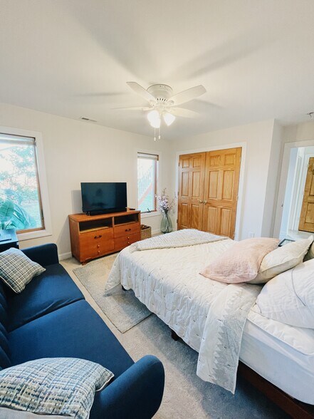 Bedroom (1st Floor) - 4644 Lake Dr