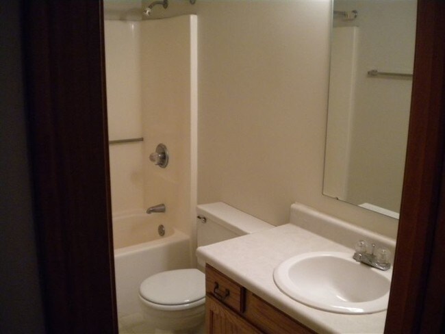 Building Photo - 4751 Circle Shore Dr SE