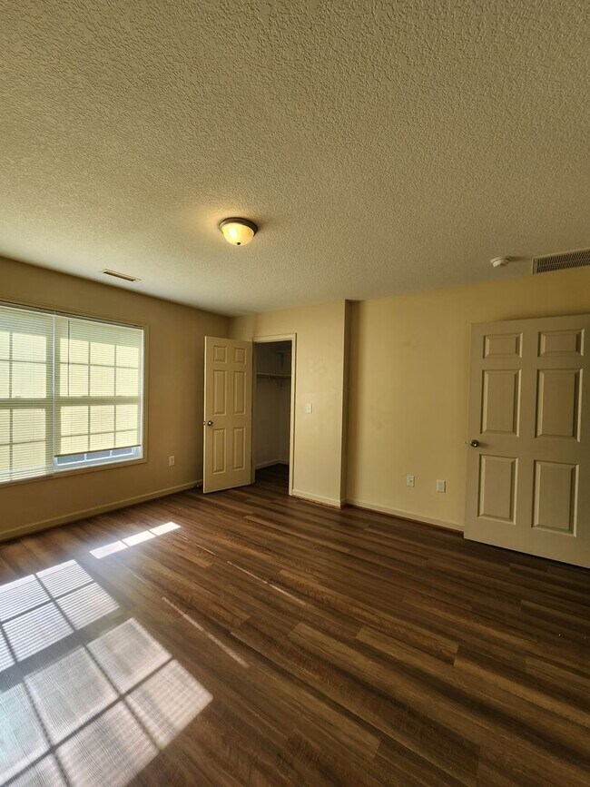 Building Photo - Townhouse Rental-Fletcher, NC