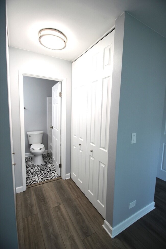Building Photo - 3018 Roberts Dr