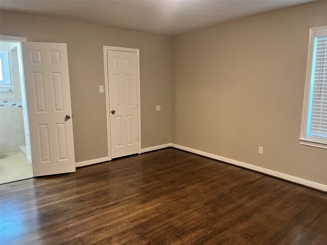 Building Photo - 14410 Castlereagh Dr