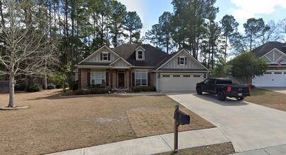 Building Photo - Experience Southern Charm 4 Bed, 3 Bath Home with Fenced Backyard