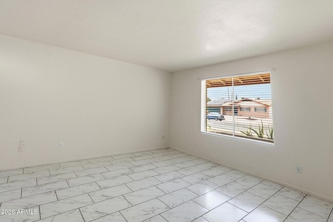 Building Photo - 4731 W Paradise Ln