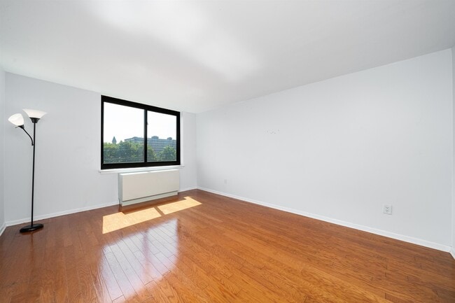 Building Photo - 700 Grove St