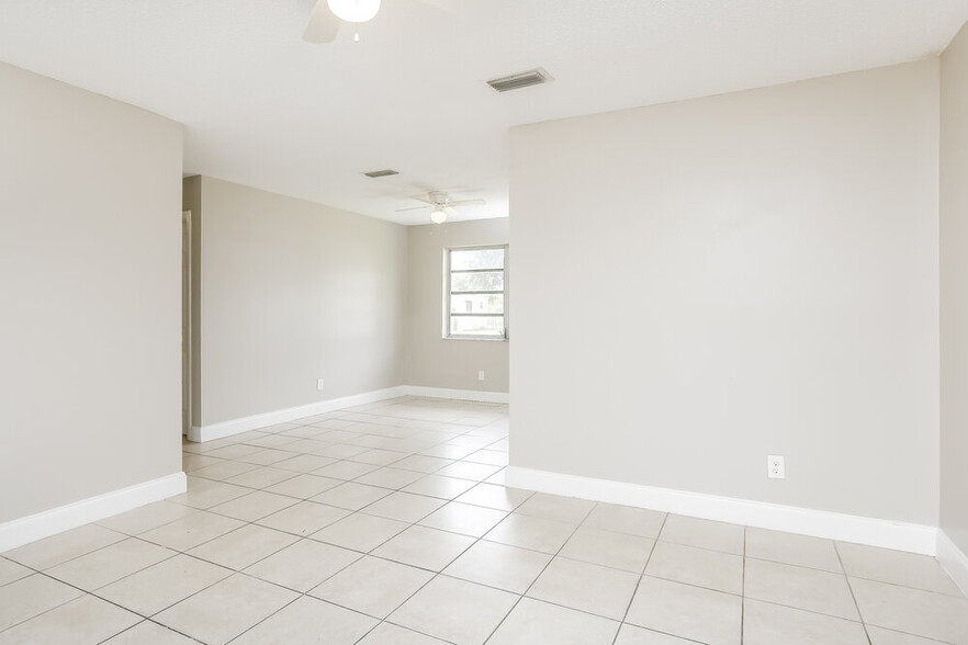 Building Photo - 4620 SW 23rd St