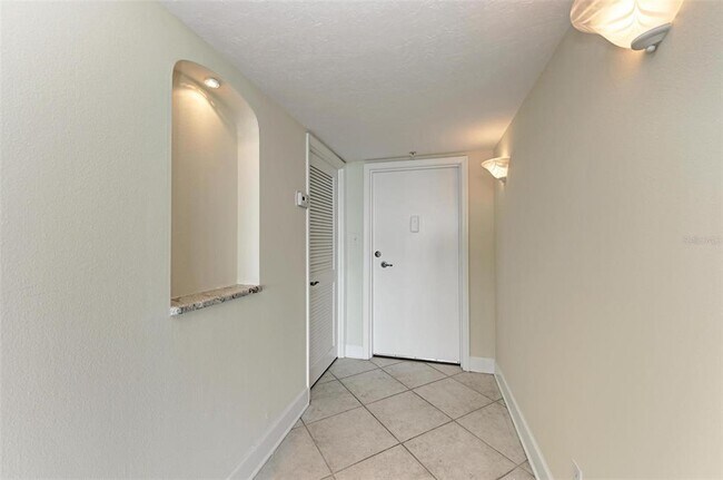 Building Photo - 435 S Gulfstream Ave