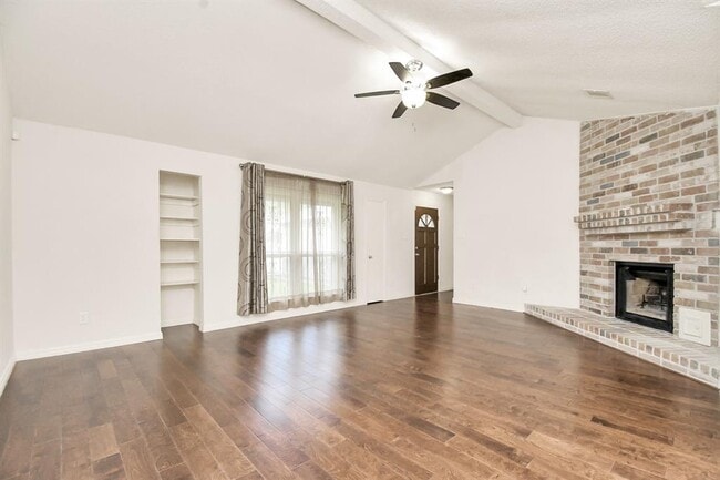 Building Photo - 11139 Holly Hill Ln