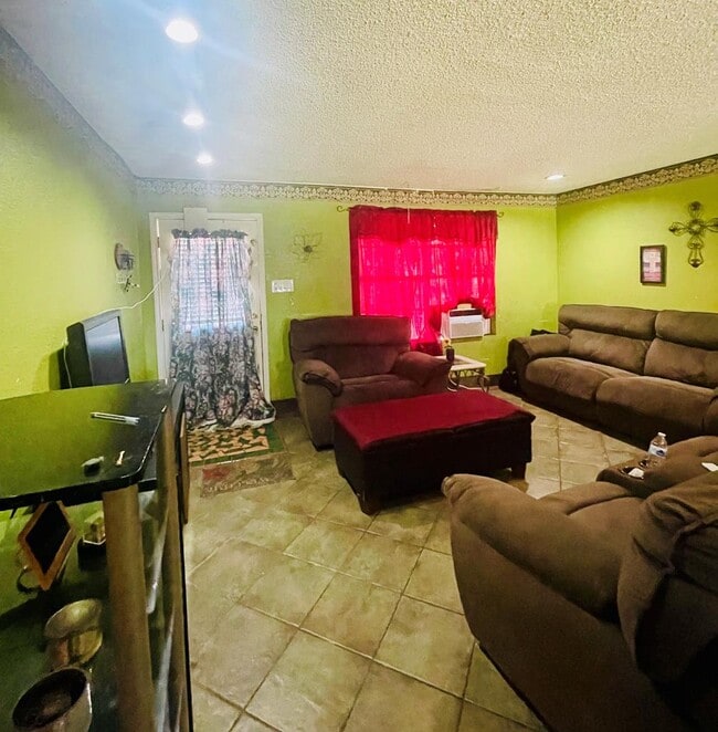 Building Photo - 1409 E 23rd St