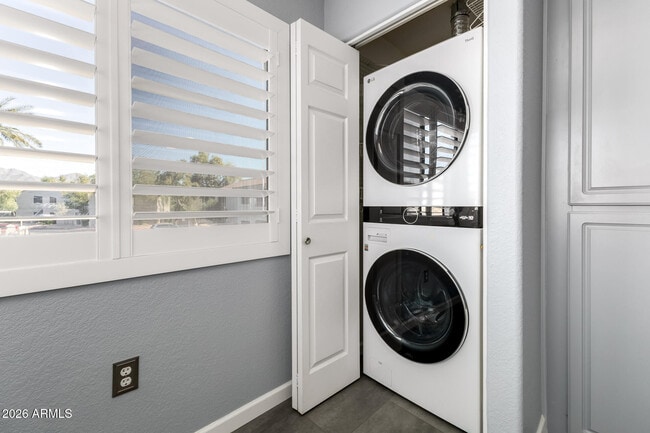 Building Photo - 9555 E Raintree Dr