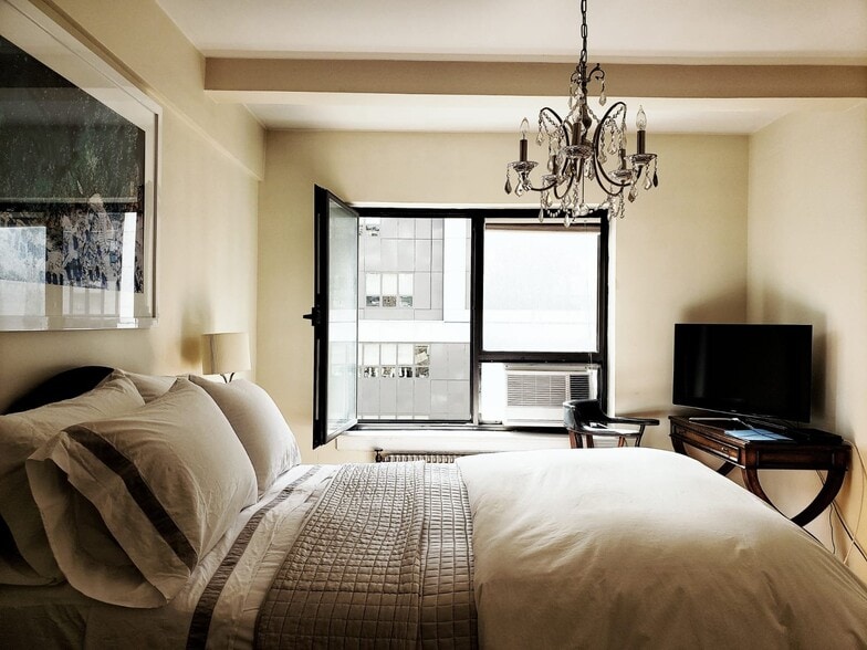 Building Photo - 227 E 57th St