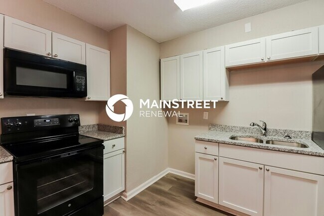 Building Photo - 3 Bedroom Pet-Friendly Home in Kansas City, MO with Main Street Renewal