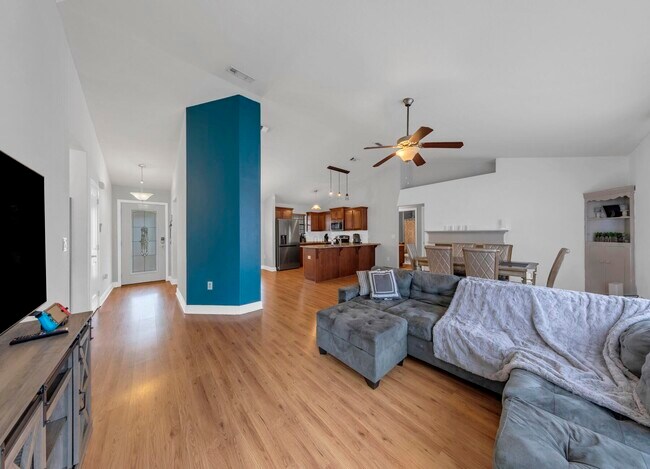 Building Photo - 131 Bronze Cir