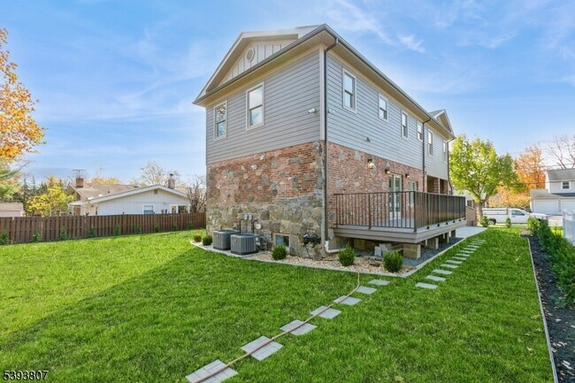 Building Photo - 8 Gregory Rd