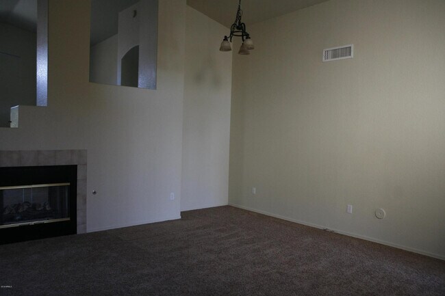 Building Photo - 1393 W Hopi Dr