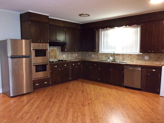 Building Photo - 738 Charlotte Ave