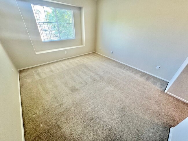 Building Photo - Beautiful Northwest Las Vegas home with functional layout