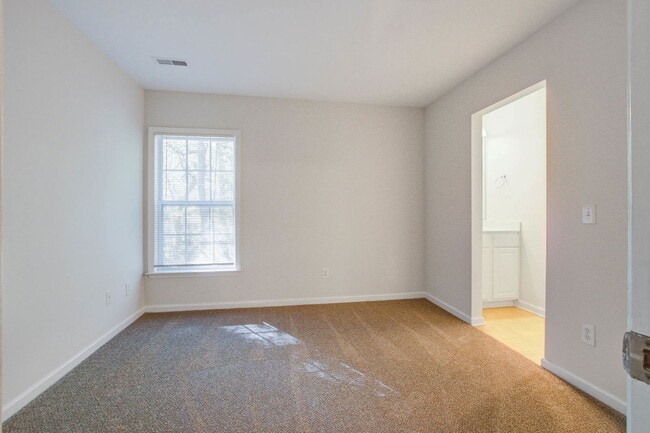 Building Photo - 100 Chinquapin Dr