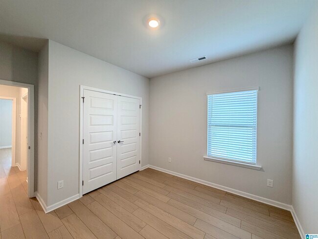 Building Photo - 305 Susan Lynn Dr