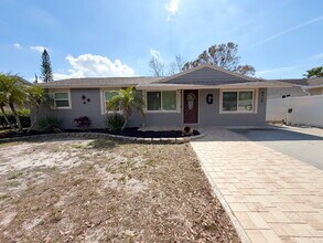 Building Photo - "Spacious 4-Bedroom Retreat with 2 Full Baths in Beautiful Seminole!"
