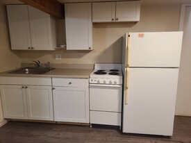 Building Photo - 708 S Ruby St