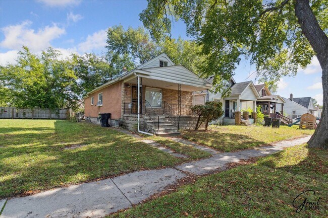 3 bedroom - 1 bath $1200/month - 3 bedroom - 1 bath  $1200/month