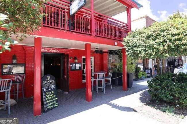 Building Photo - 190 Thompson Pl