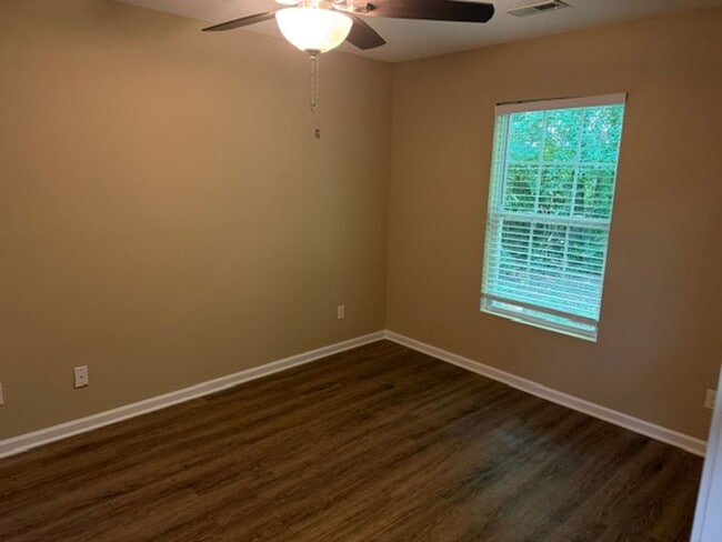 Building Photo - Maryville 37801 - 3 bedroom, 2 bath home - Contact Ed Johnson (865) 924-5045