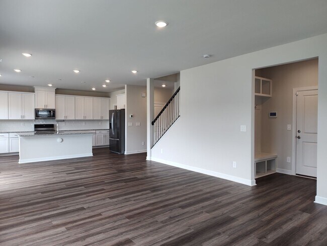 Building Photo - 5 BD/3.5 BA House in Shepherds Landing!