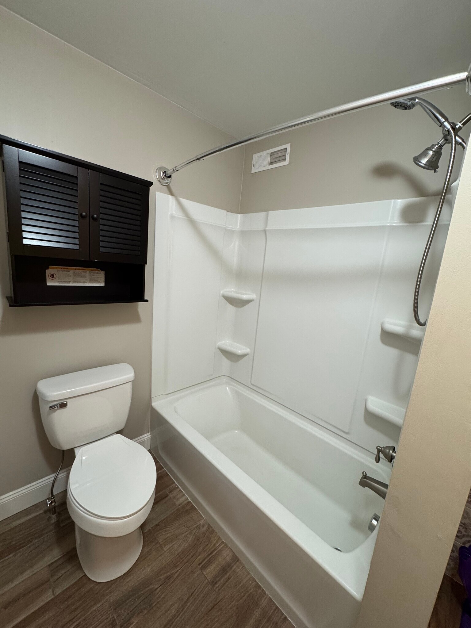 Building Photo - 554 Walnut St