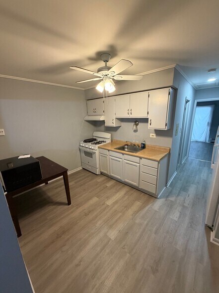 Building Photo - 821 Bode Rd