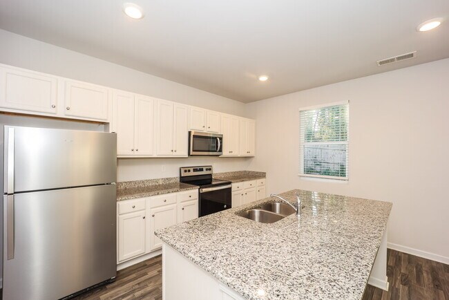 Building Photo - 199 Hamilton Pointe Dr