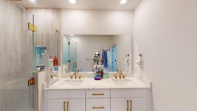 Building Photo - 1025 Wesley Terrace Ave - Elevated townhome living in the heart of Wesley Heights / FreeMoreWest