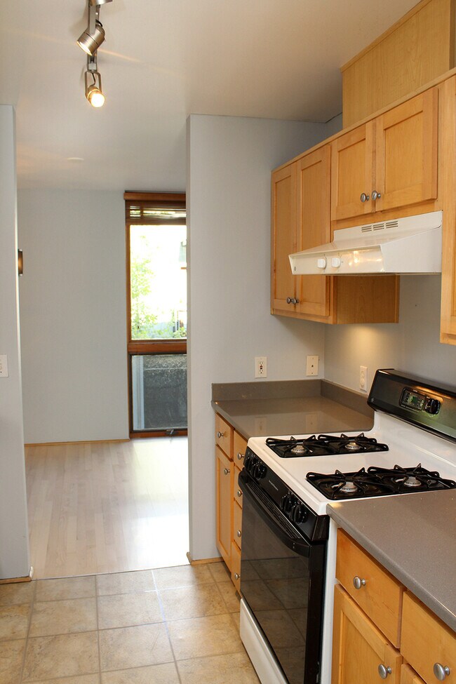Building Photo - Lovely 3 Bed, 2 Bath Townhouse in North Tabor