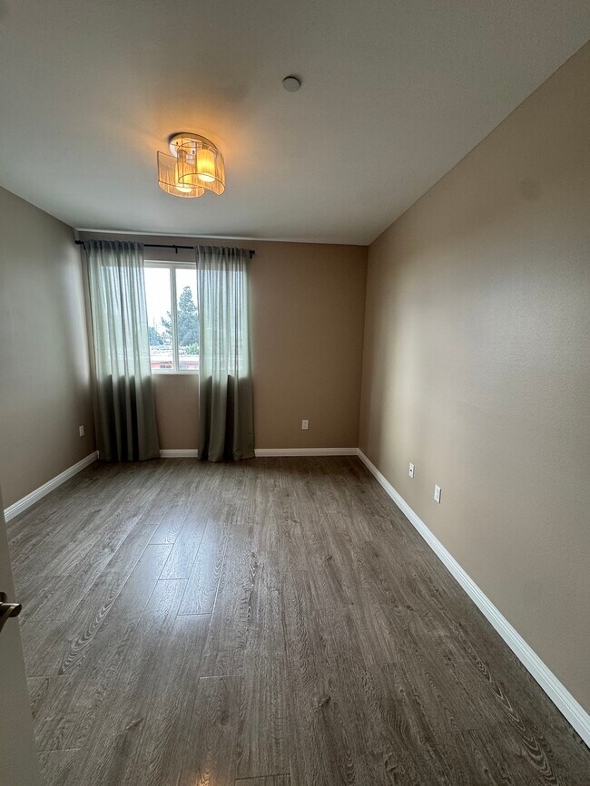 Building Photo - 13951 Sherman Way