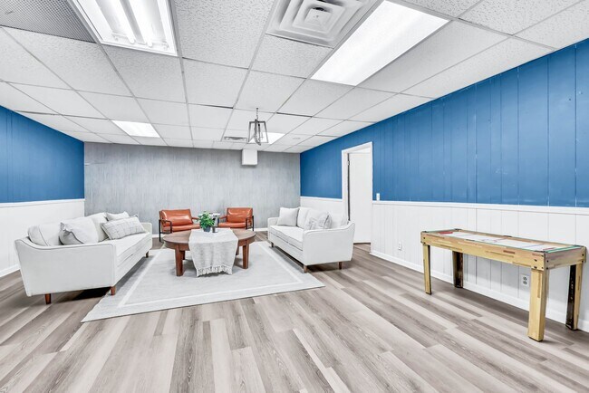 Building Photo - 398 Frontier Ln