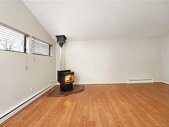 Building Photo - 12 Little River Ln