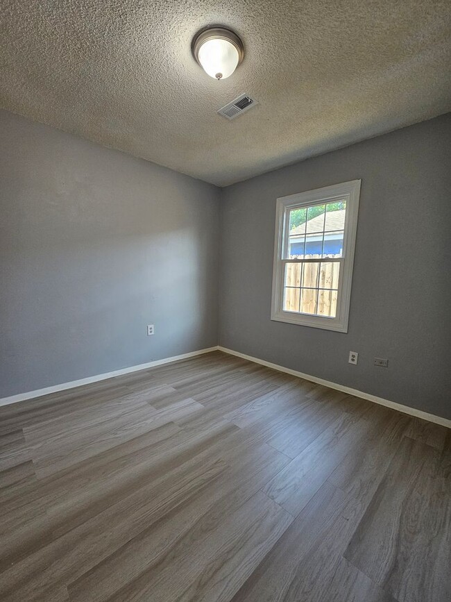 Building Photo - 3BR Home Near Downtown Wilmington – Recently Updated, Pet Friendly