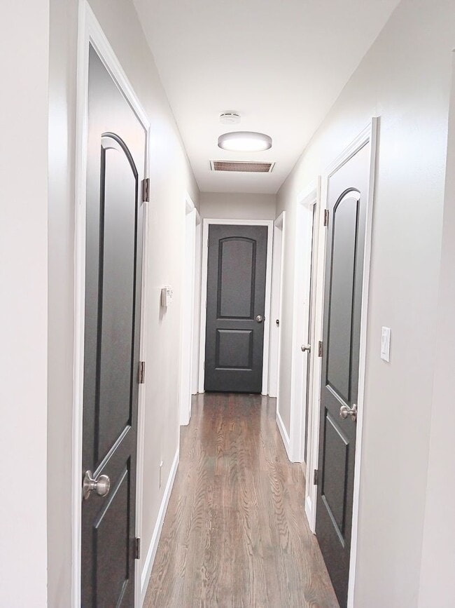 Building Photo - Beautifully Renovated, Modern 3 bedroom 2....