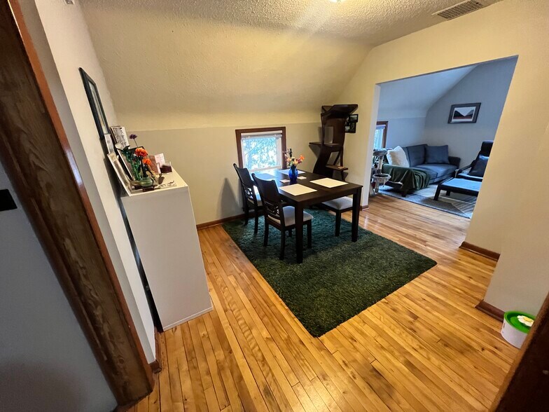 Building Photo - 3058 Hayes St NE