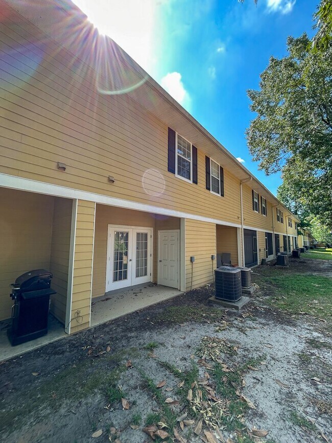 Building Photo - 2951 SW 35th Pl