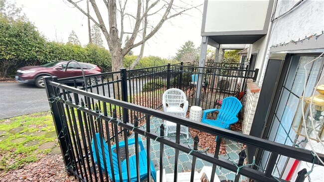 Building Photo - Furnished 2 Bdrm/2 Bath Condo in the Heart of Downtown Ashland!