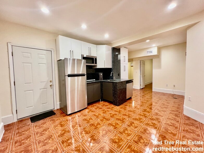 Building Photo - 69 Babcock St